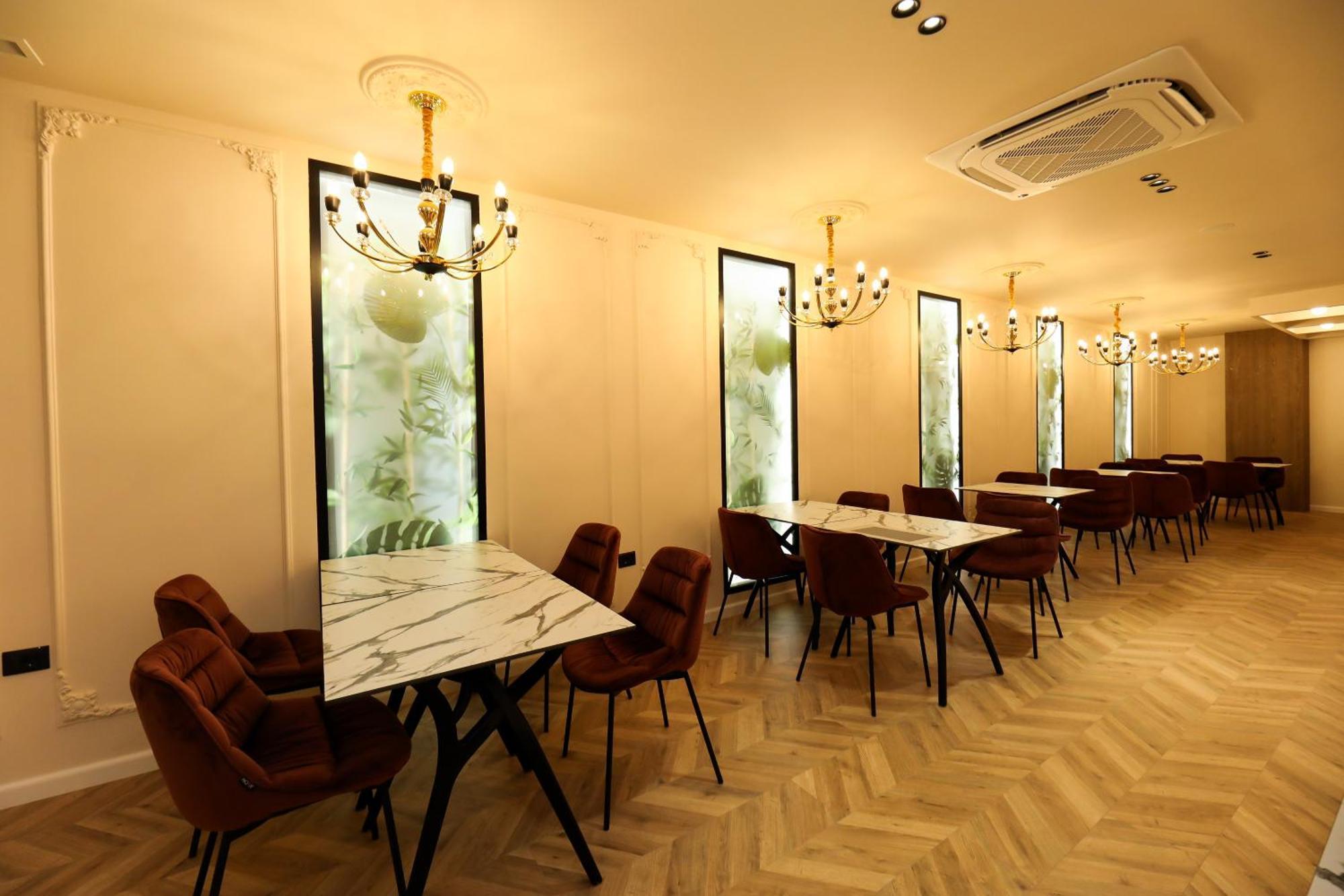 Hotel Adore Влёра Экстерьер фото