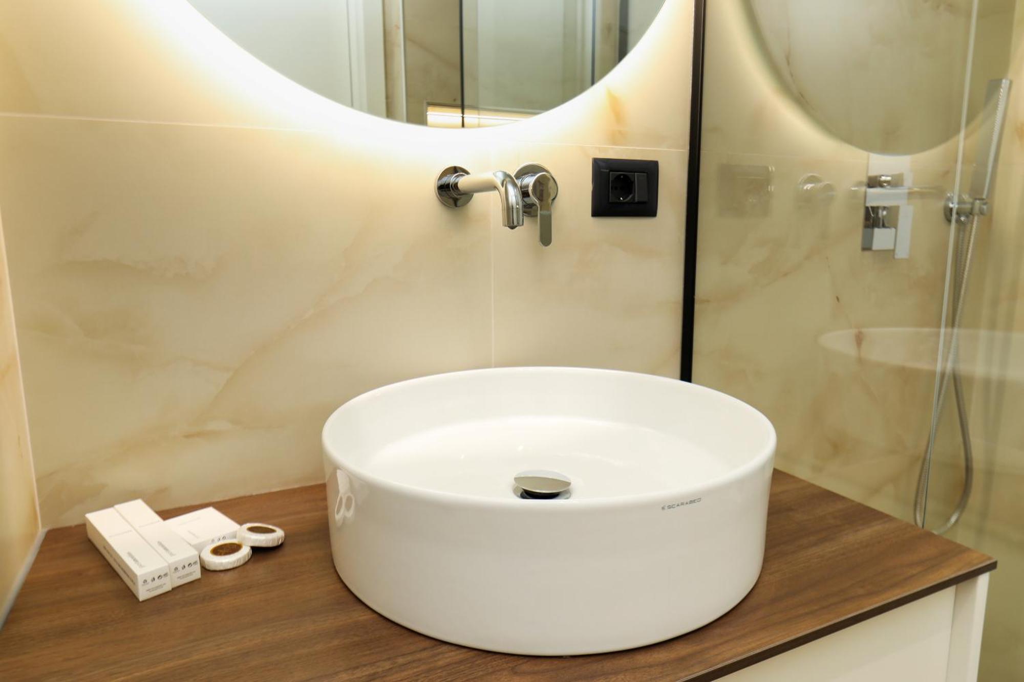 Hotel Adore Влёра Экстерьер фото