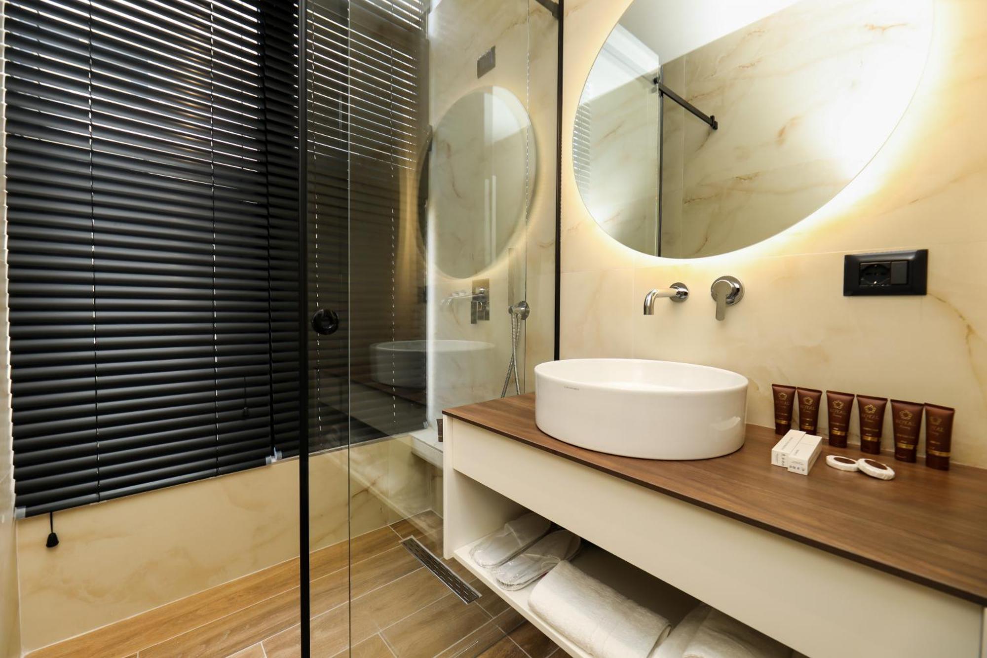 Hotel Adore Влёра Экстерьер фото