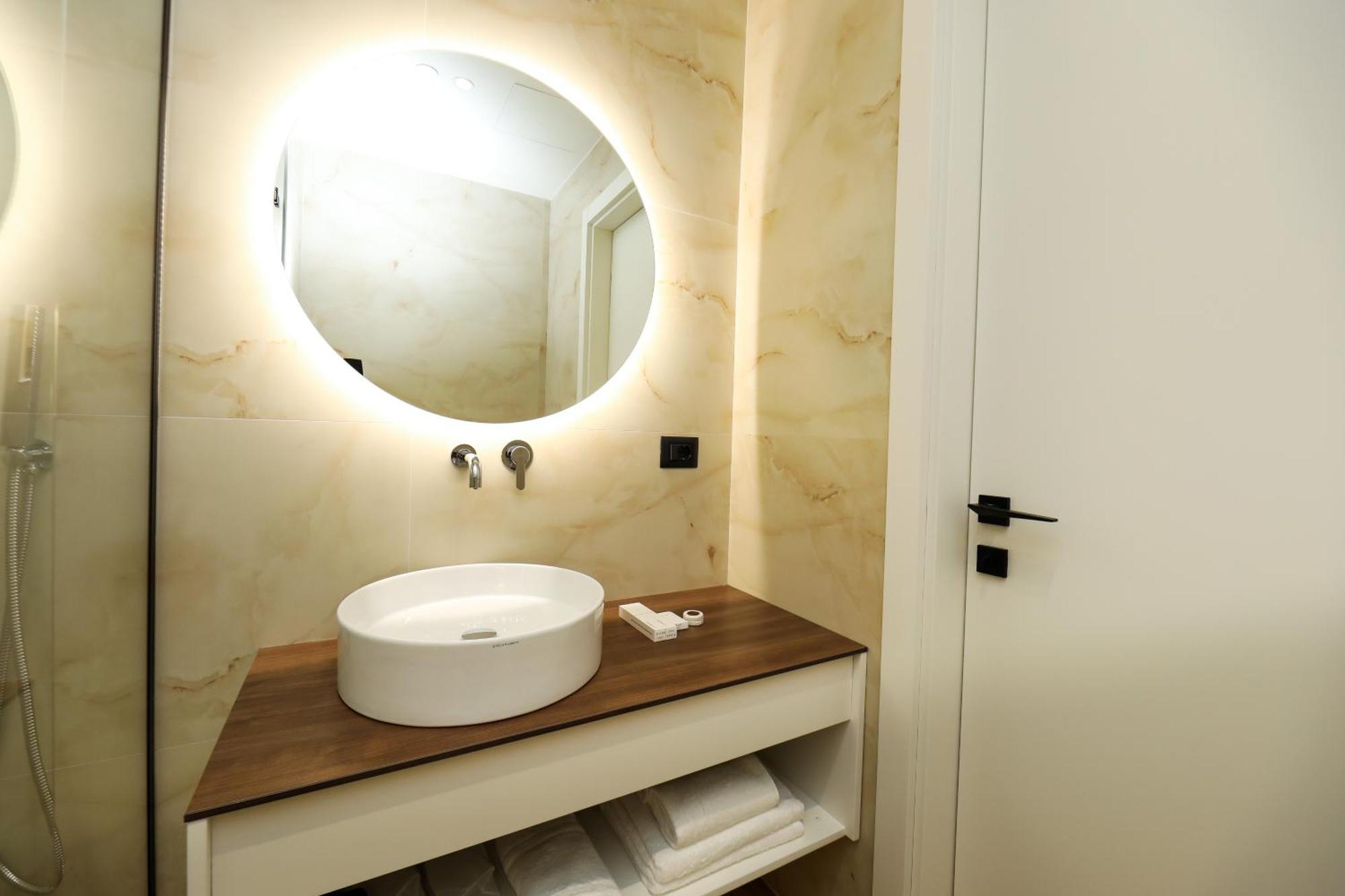 Hotel Adore Влёра Экстерьер фото