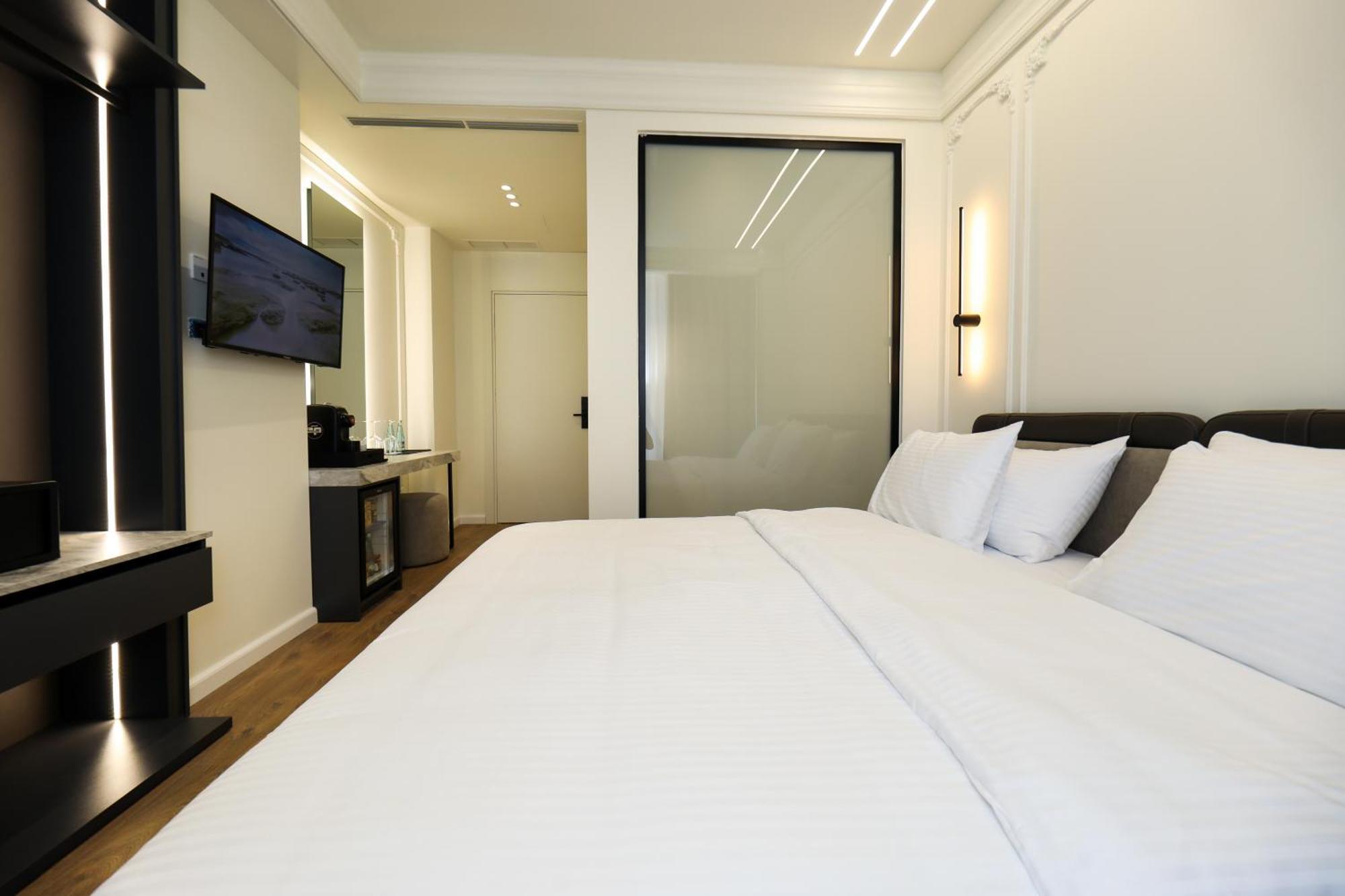 Hotel Adore Влёра Экстерьер фото