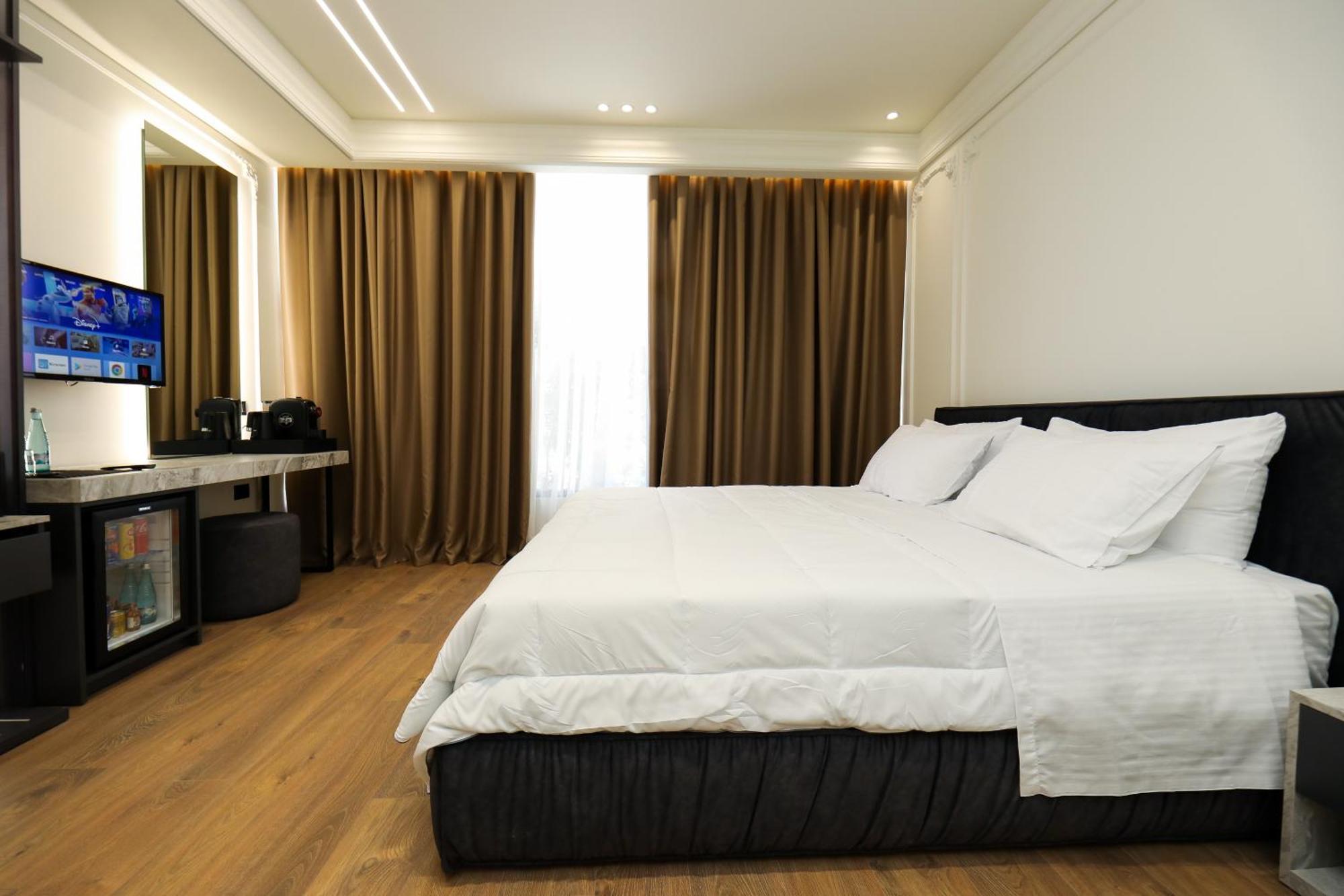 Hotel Adore Влёра Экстерьер фото