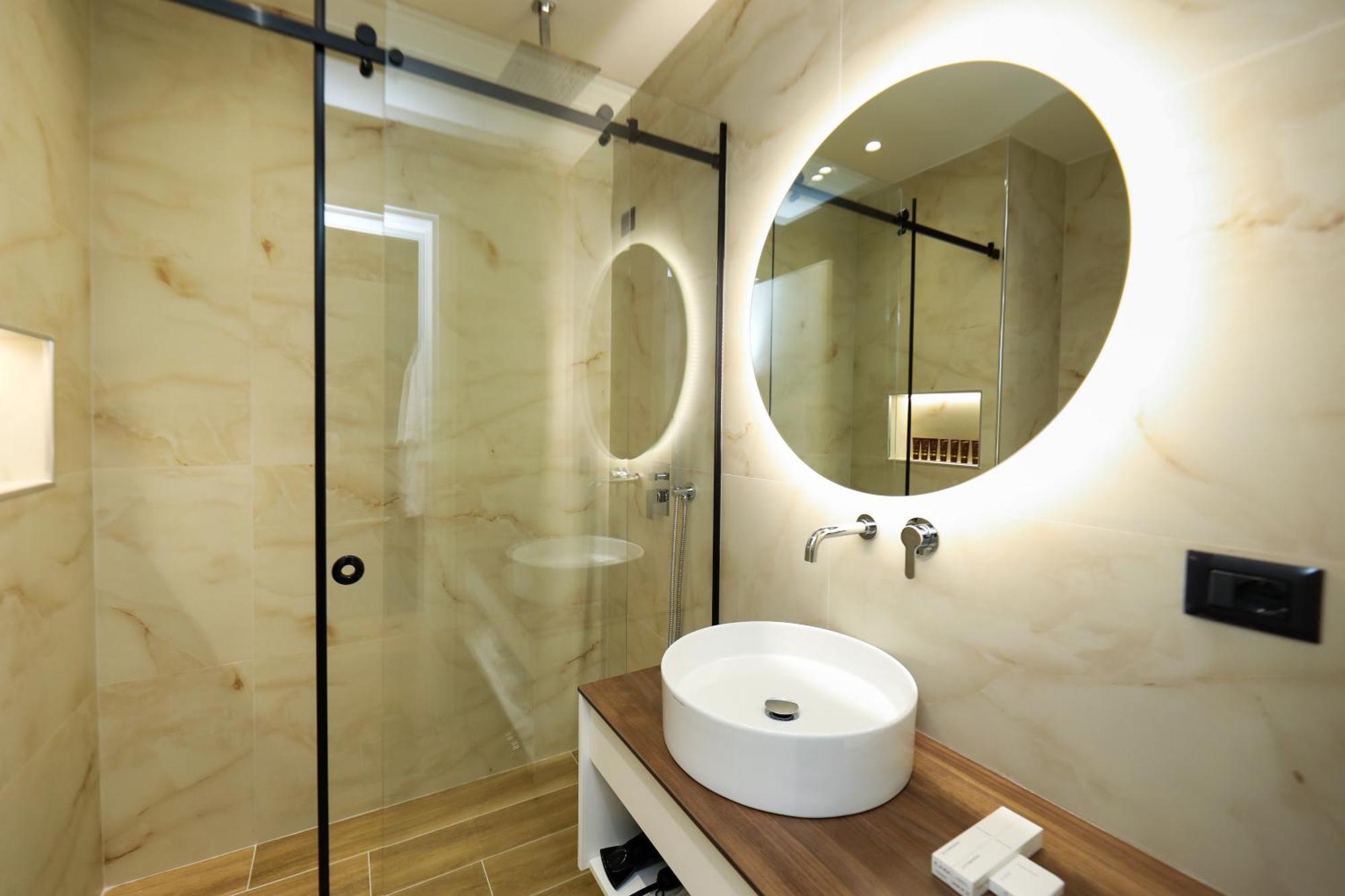 Hotel Adore Влёра Экстерьер фото