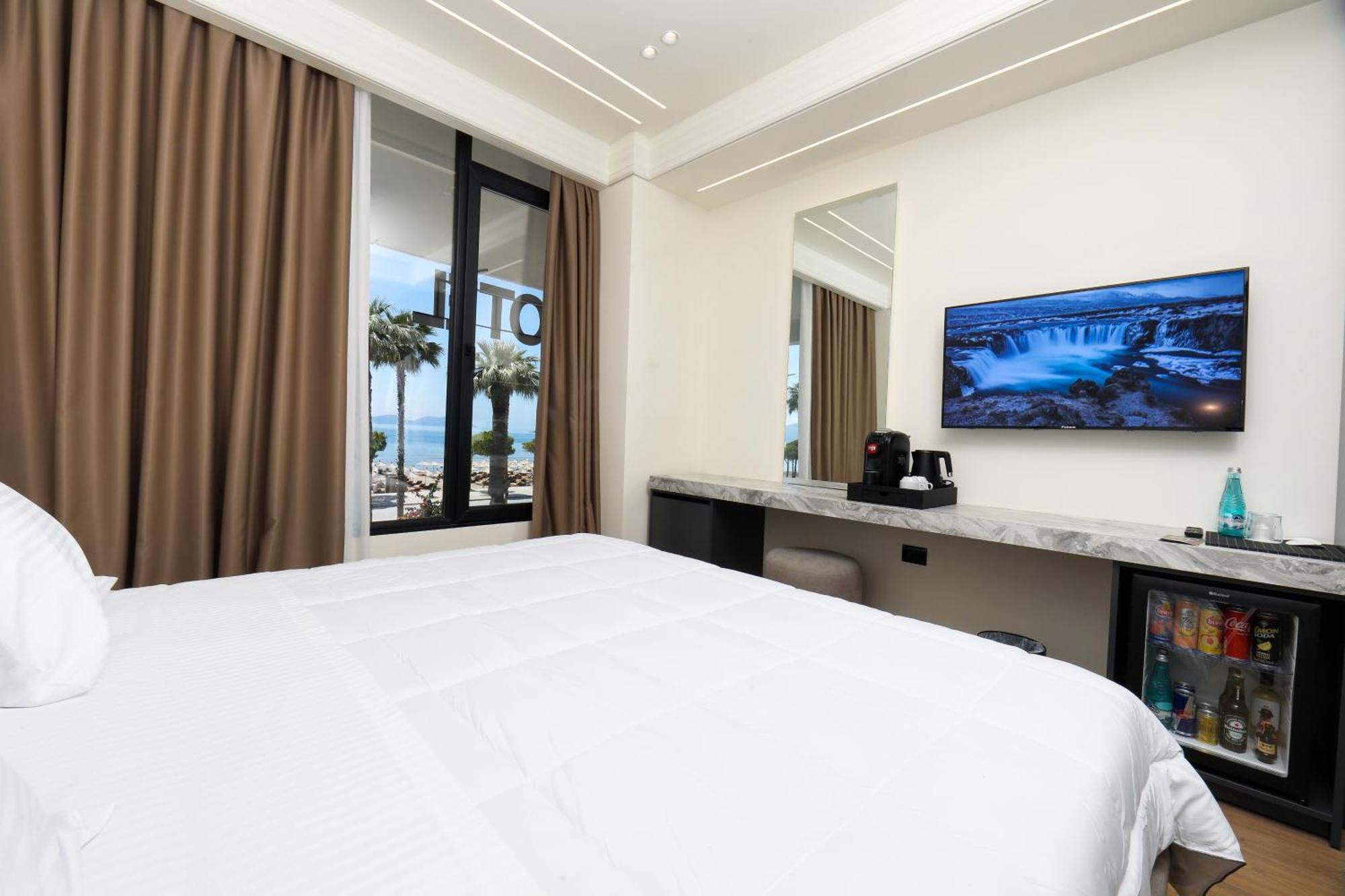 Hotel Adore Влёра Экстерьер фото