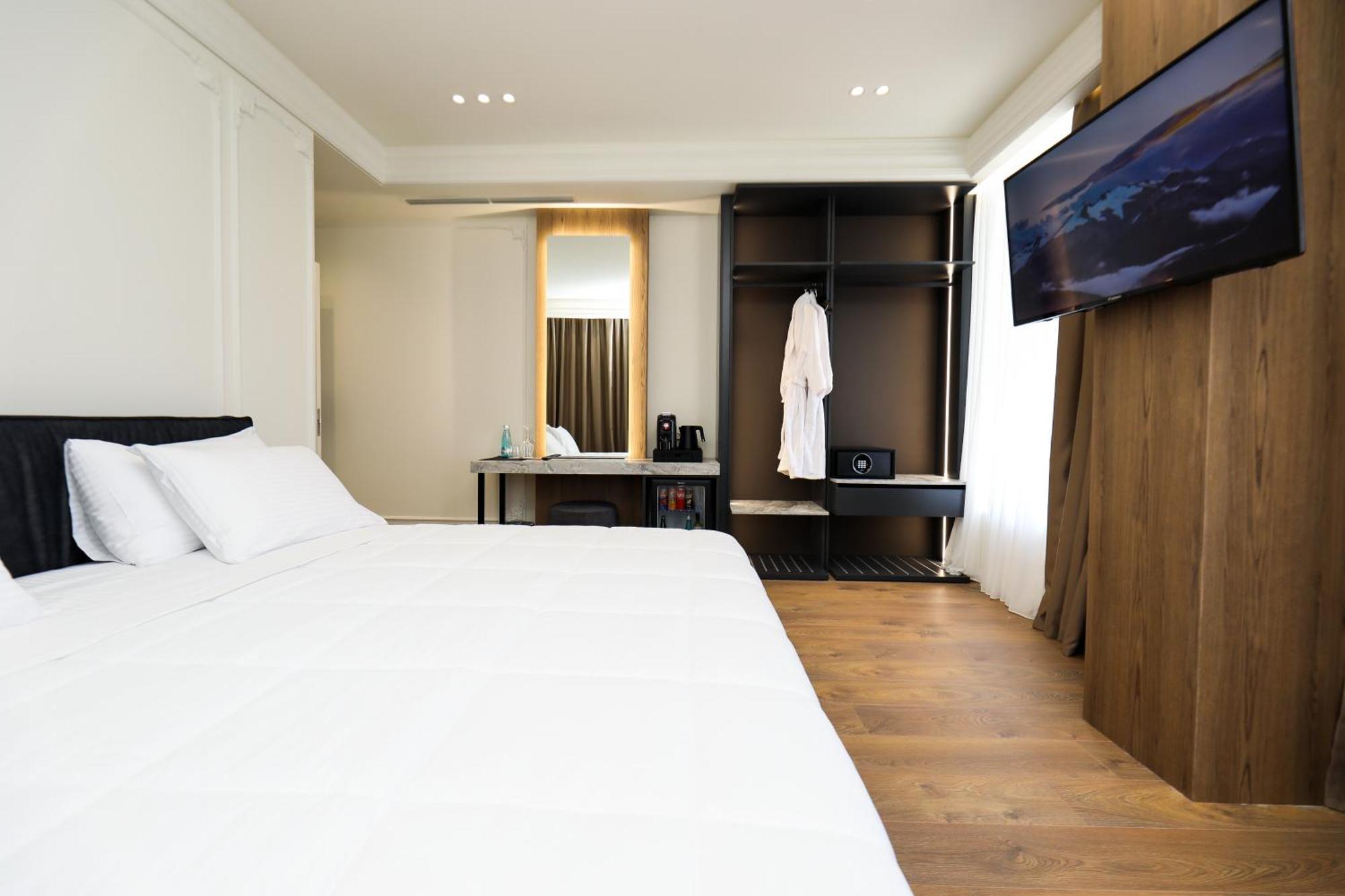 Hotel Adore Влёра Экстерьер фото