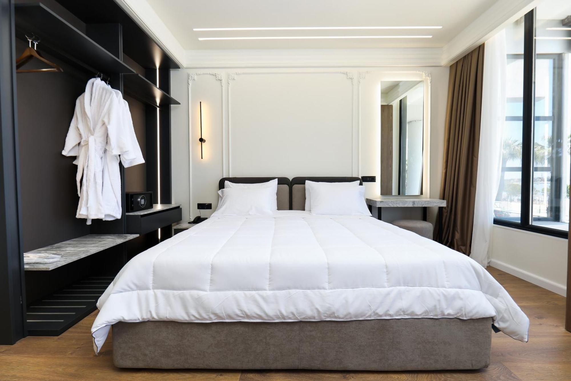 Hotel Adore Влёра Экстерьер фото